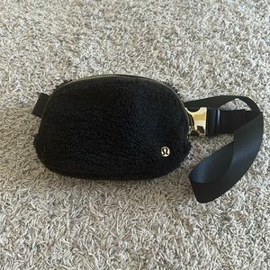Lululemon Black Sherpa Belt Bag